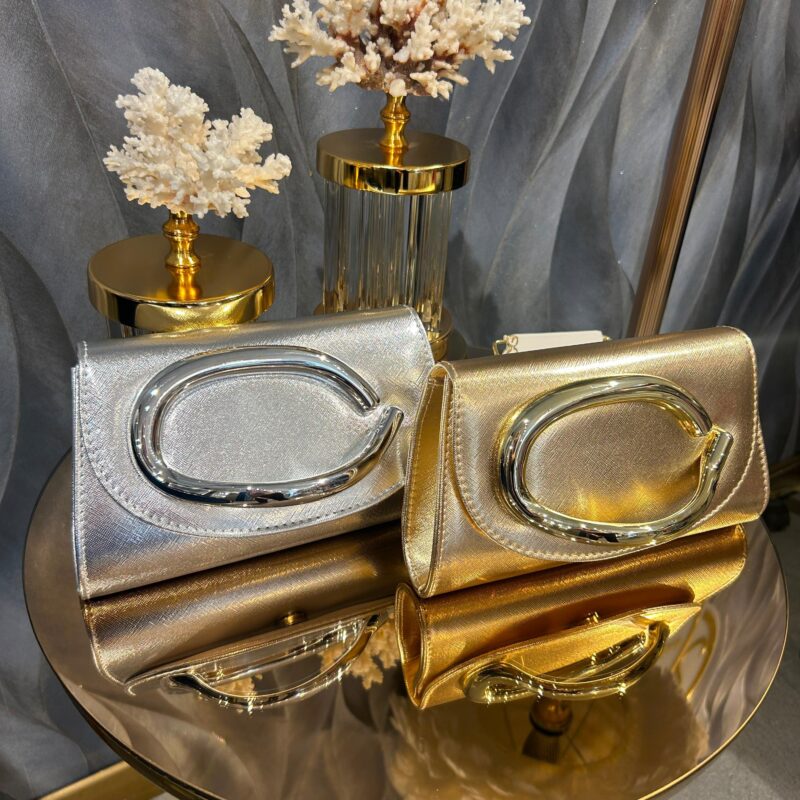 El Geçirmeli Clutch Çanta
